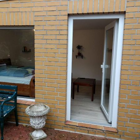 Ruhige, Gemuetliche 1-Zimmer Gartenwohnung Fuer 2 Erwachsene Любек Экстерьер фото